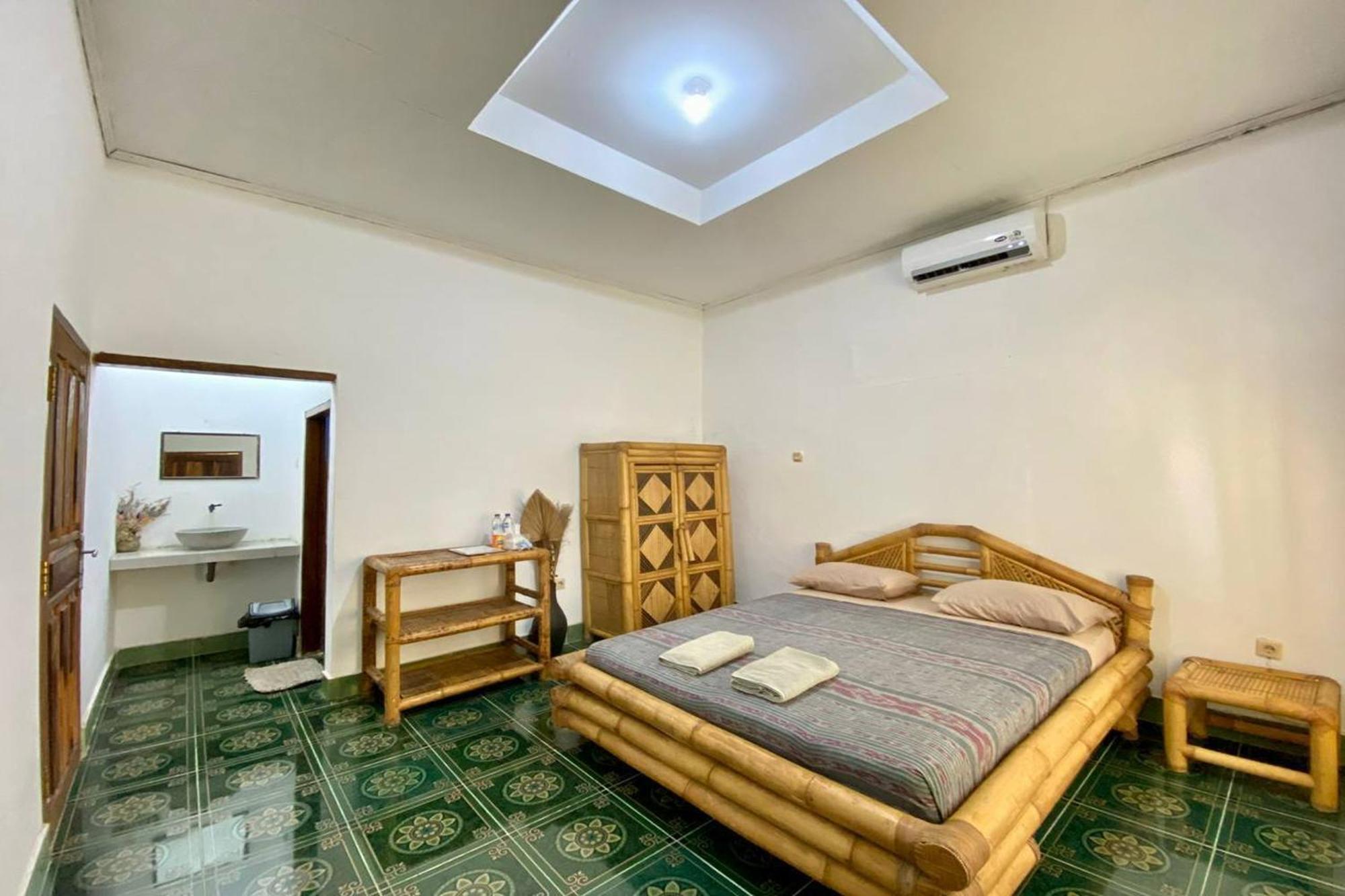 Duyung Rooms & Resto Gerupuk Bumbang Exterior foto