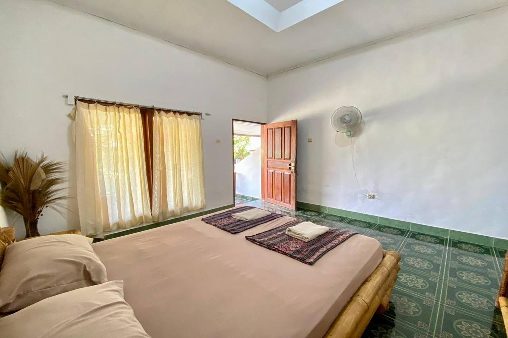 Duyung Rooms & Resto Gerupuk Bumbang Exterior foto