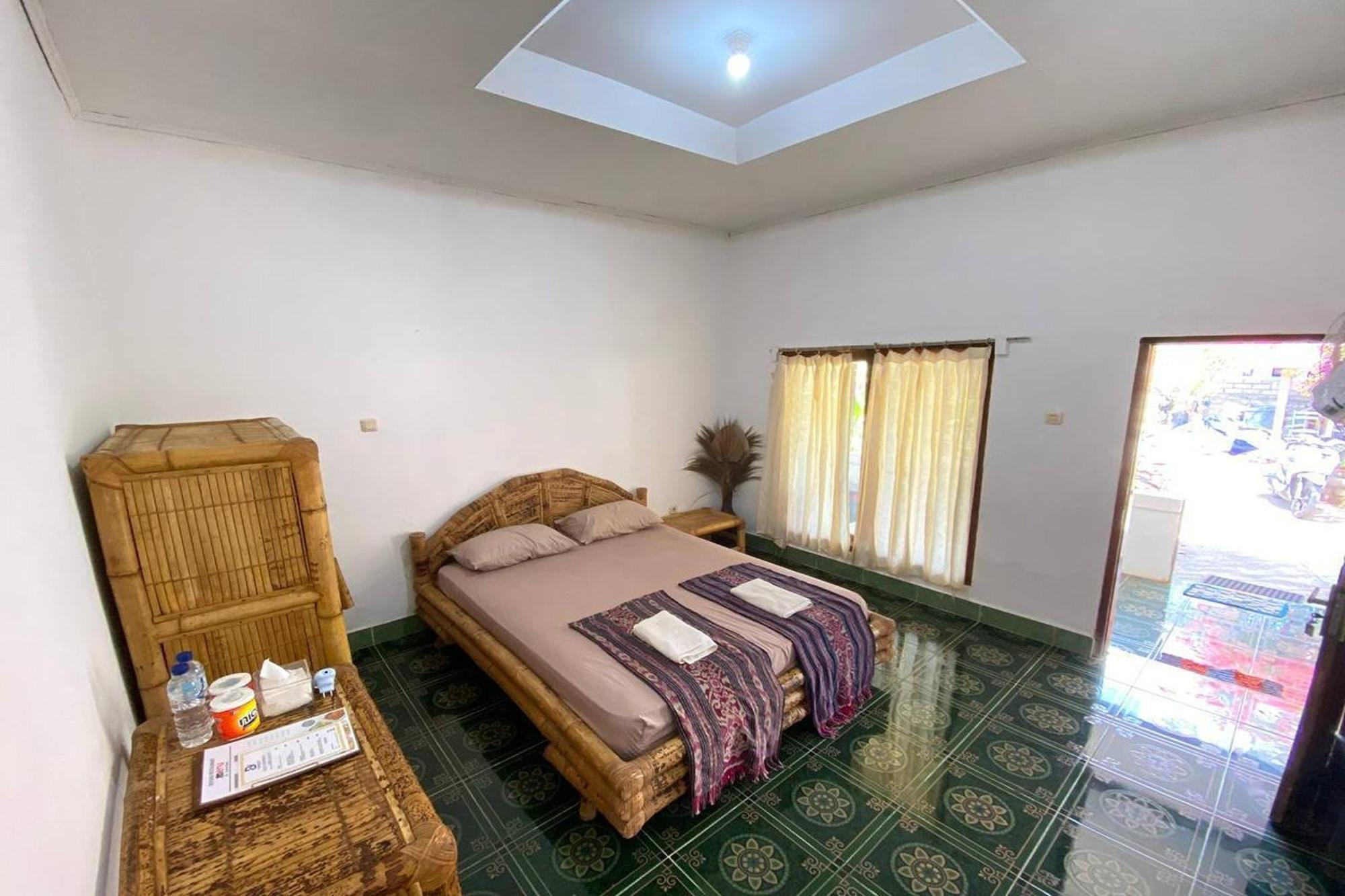 Duyung Rooms & Resto Gerupuk Bumbang Exterior foto