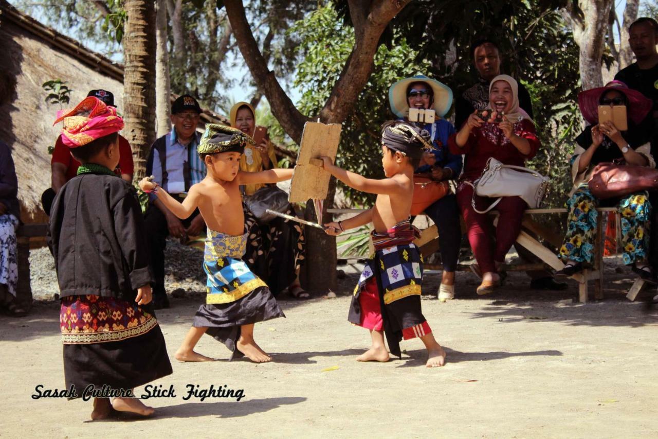 Duyung Rooms & Resto Gerupuk Bumbang Exterior foto