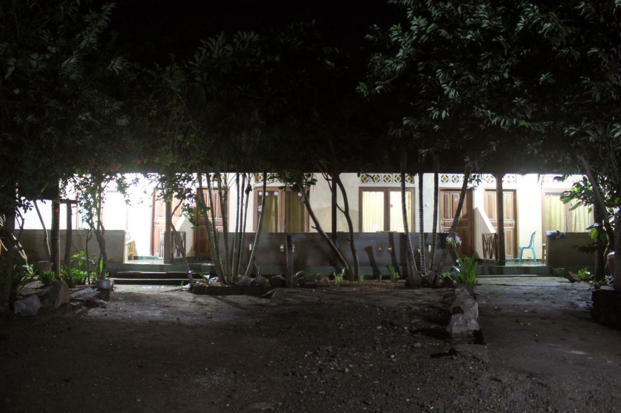 Duyung Rooms & Resto Gerupuk Bumbang Exterior foto
